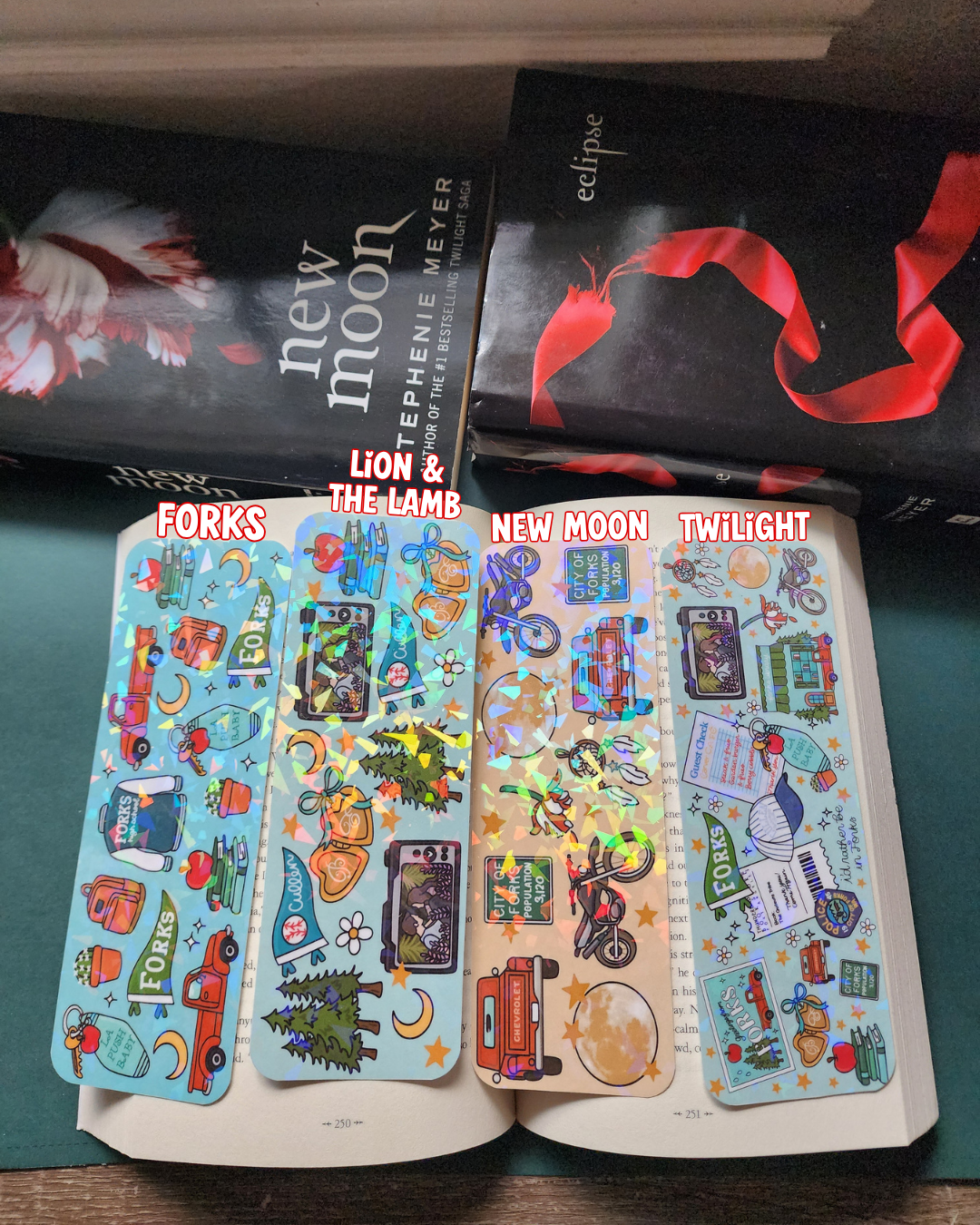 Twilight| New Moon| Forks| Cullens|Vampires|Sparkly bookmark| Holographic bookmark| book accessories