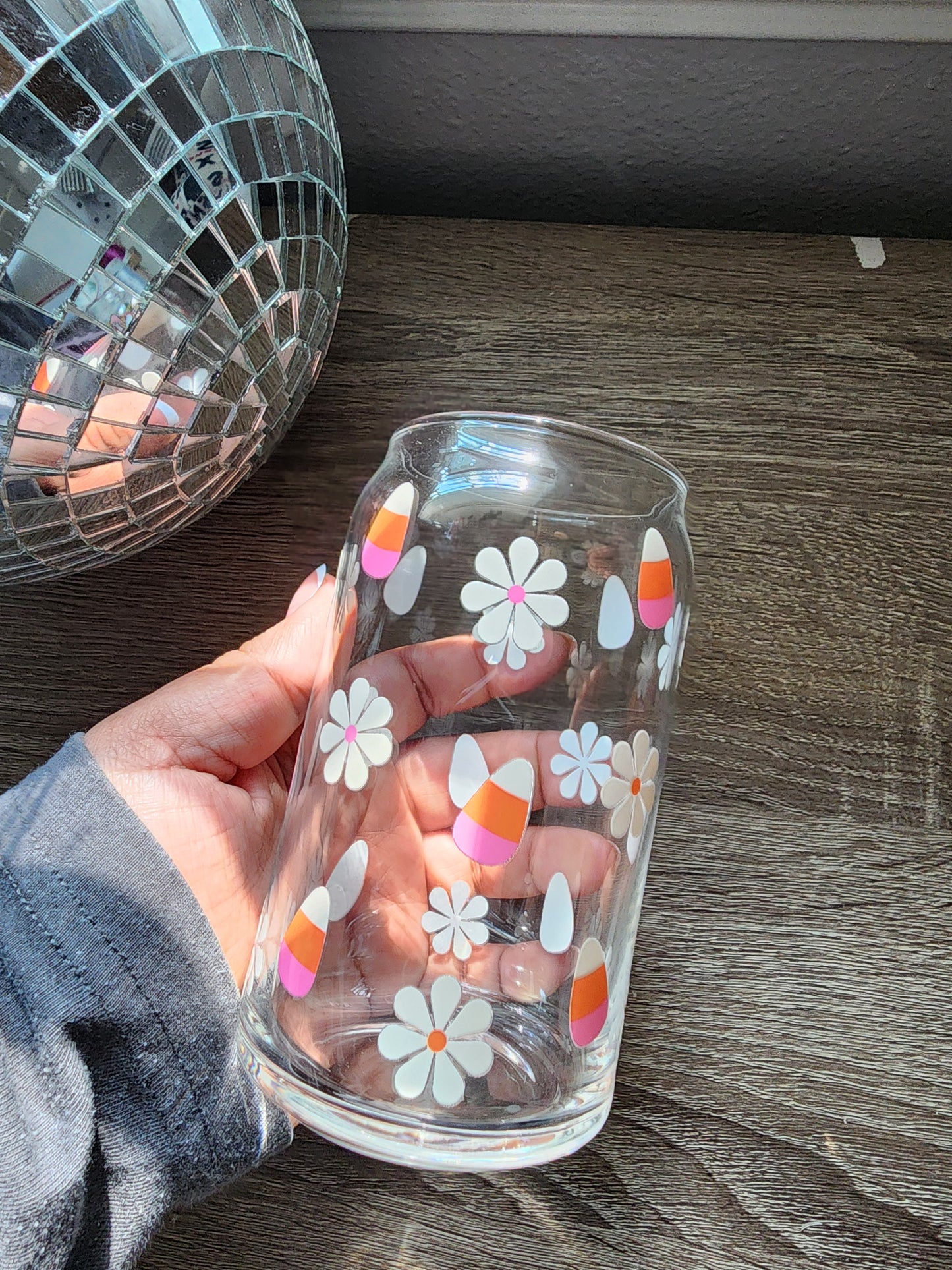 Daisies & Candy Corn Girly 16oz glass can| Autumn| Fall Bookish| Pumpkins Books| Cute Glass Can|Glass Tumbler w/Straw & Lid|