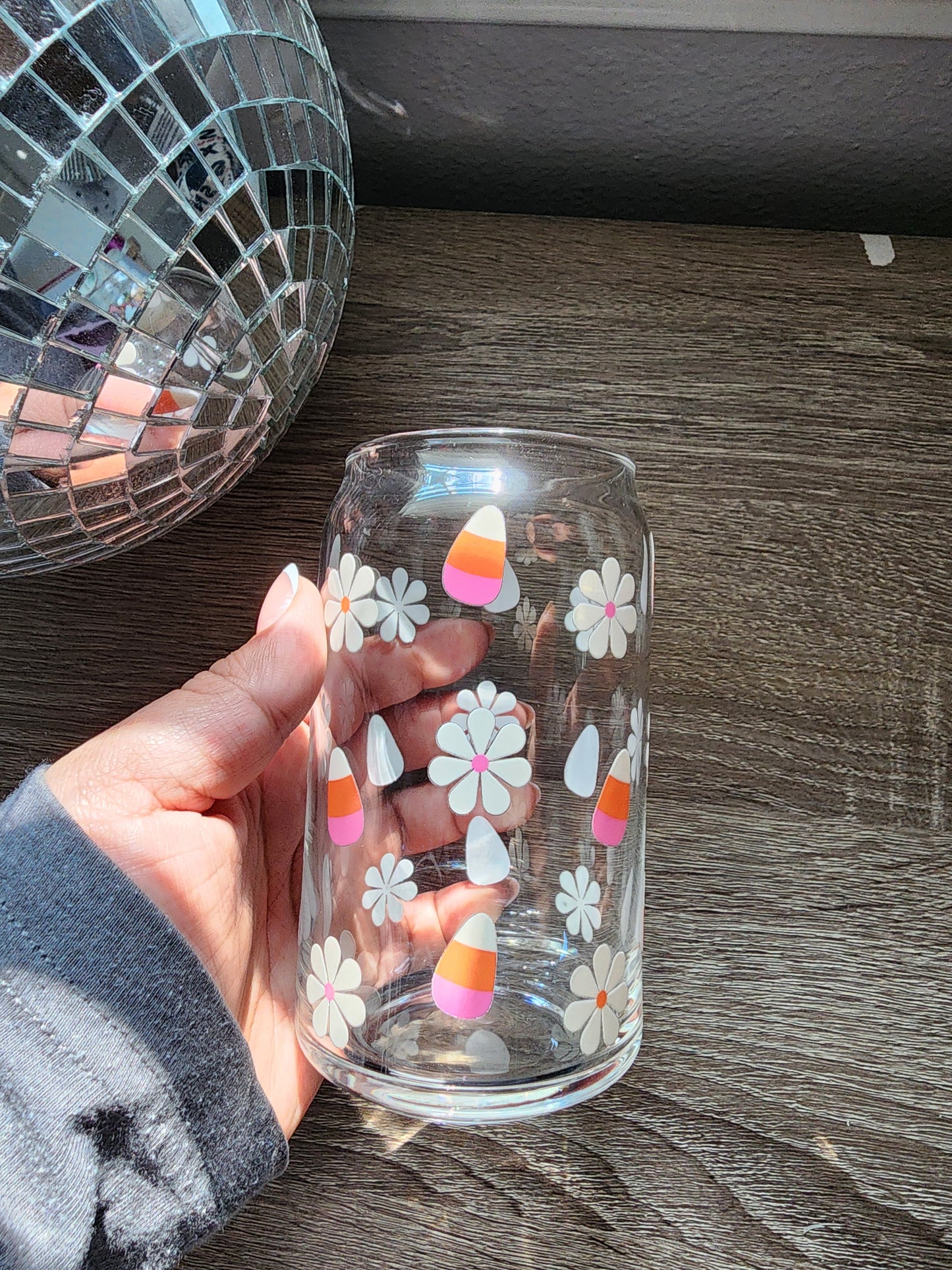 Daisies & Candy Corn Girly 16oz glass can| Autumn| Fall Bookish| Pumpkins Books| Cute Glass Can|Glass Tumbler w/Straw & Lid|